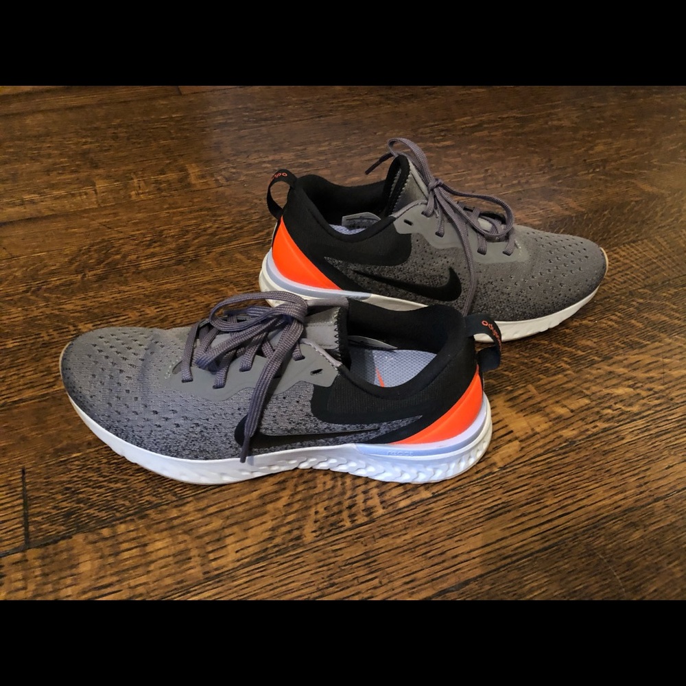 Nike Women’s Odyssey React athletic shoes (7.5)